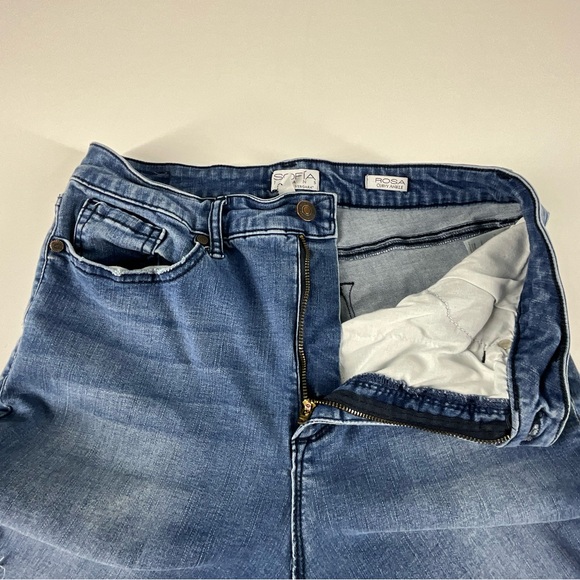 Sofia by Sofia Vergara Women’s Rosa Curvy Ankle Medium Wash Denim Jeans | 12 - Picture 5 of 16